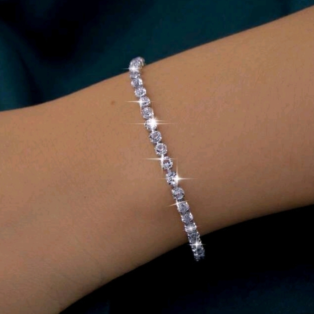 Elegant Silver Bracelet with Crystal Accents